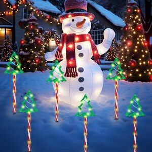 NWT CHRISTMAS TREE HOLIDAY LIGHT DECORATIONS, 4 PIECES, RED/GREEN